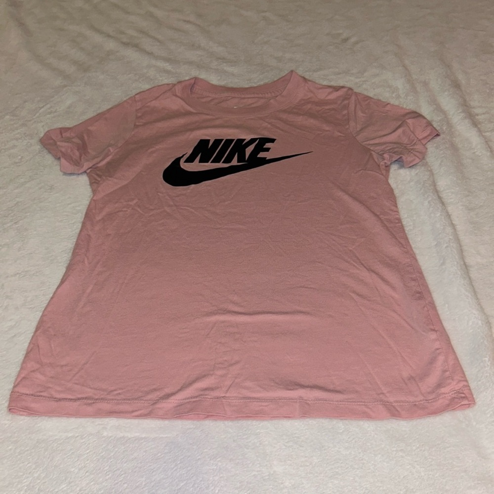 Pink Nike short sleeve tee